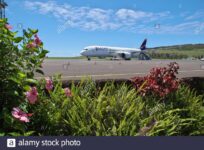 hanga-roa-isla-de-pascua-chile-29-dic-2019-latam-lineas-aereas-en-el-aeropuerto-hanga-roa-en-rapa-nui-isla-de-pascua-chile-2b31h1t
