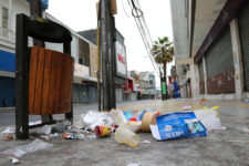 Municipalidad de Iquique realiza operativo especial ante gran cantidad de basura en sector centro