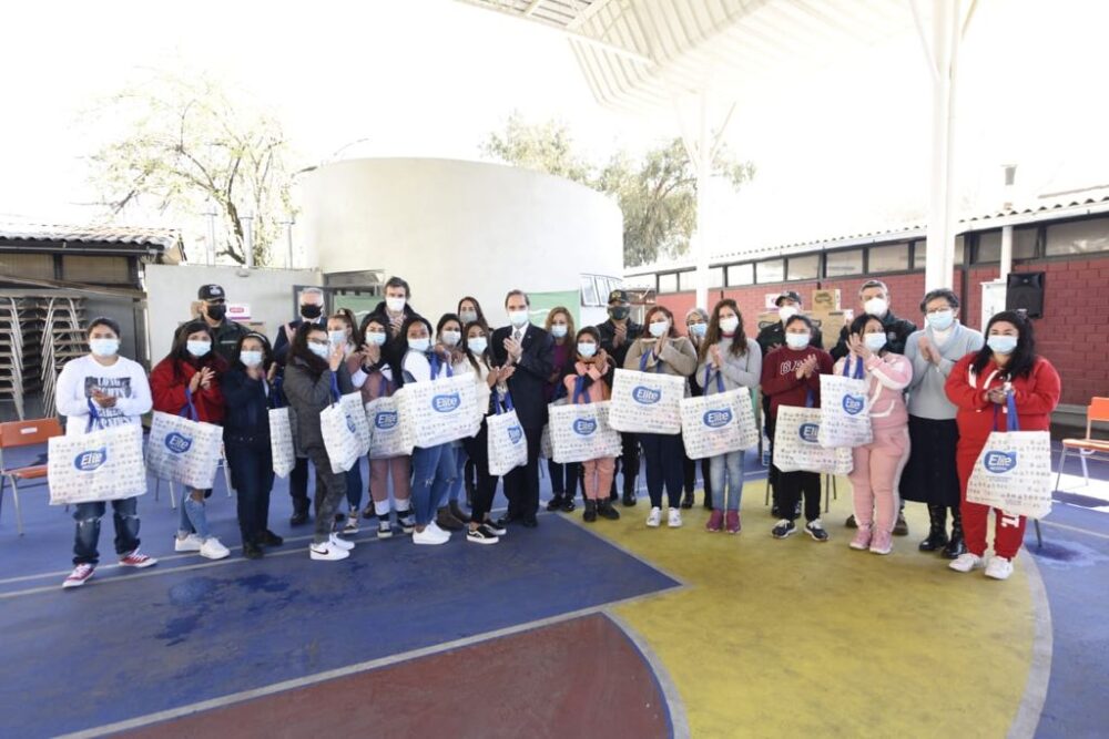 Entrega donación en Centro Penitenciario Femenino, comuna San Joaquín, RM (3)