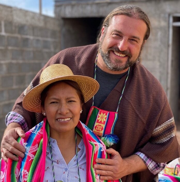 Chef Mikel Zulueta junto a emprendedora.. (2) (1)