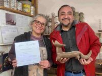 entrega-certificado-reconocimiento-internacional-compressed