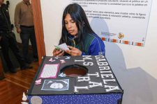 EXPOSICION-GABRIELA-MISTRAL-SALA-DE-ARTE-CASA-COLLAHUASI-1-compressed