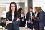 La paradoja de las profesionales en Chile: ¿Por qué las ejecutivas más satisfechas con sus carreras aspiran menos a los altos cargos?